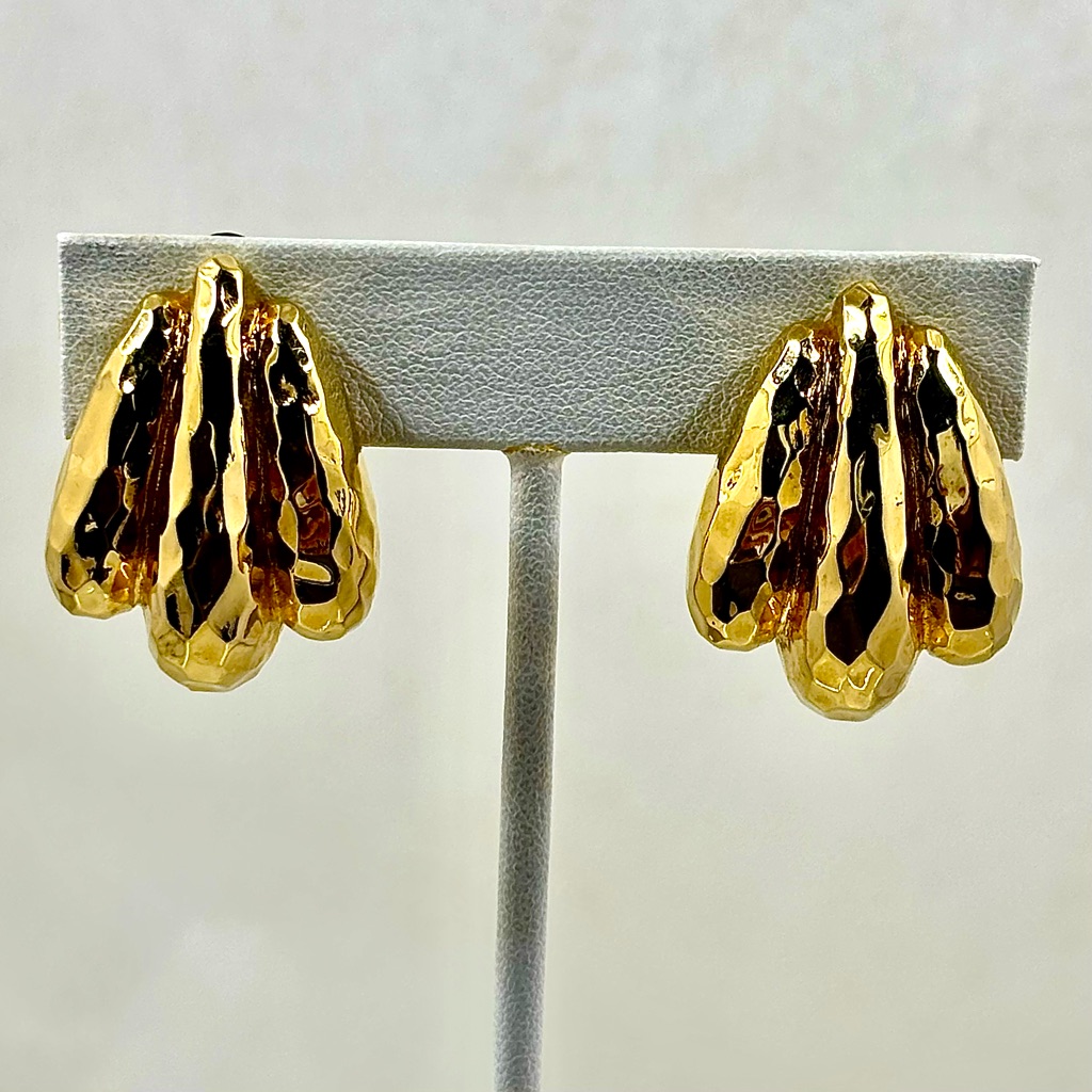 St John Vintage Hammered Clip Earrings 60$